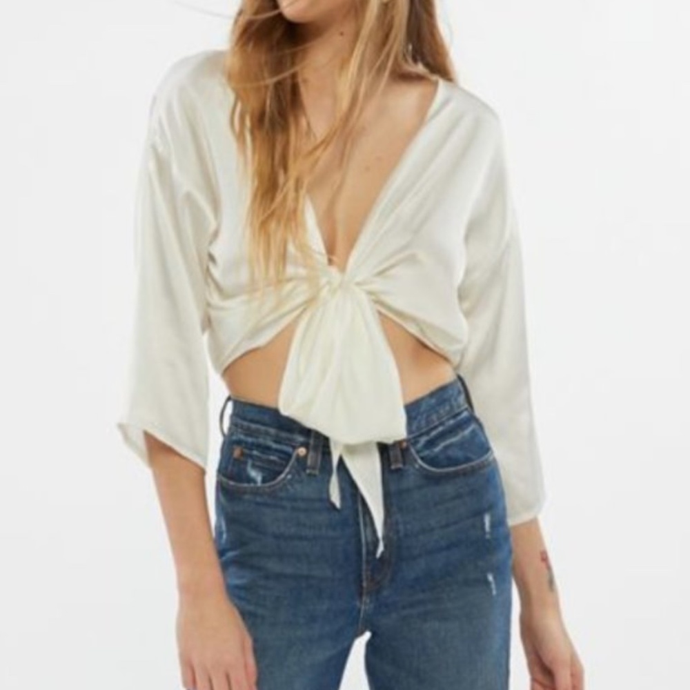 UO Nicole Satin Tie-Front Nylon Boho Top - Picture 4 of 9
